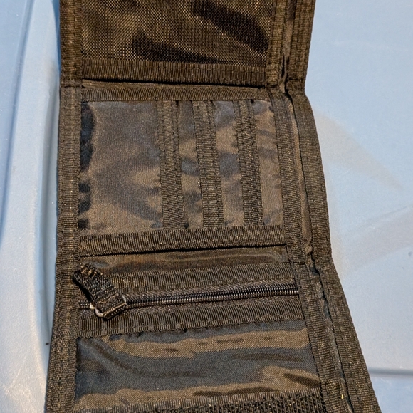 Roots Velcro wallet  . Very clean - Picture 3 of 5